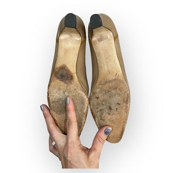 Salvatore Ferragamo Tan Pumps AAAA Narrow - Picture 10 of 11